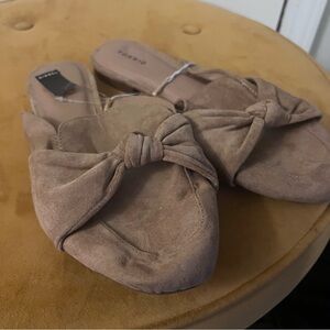 NWT Torrid tan mules!